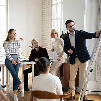 Workshop Manager – © fizkes / iStock.com